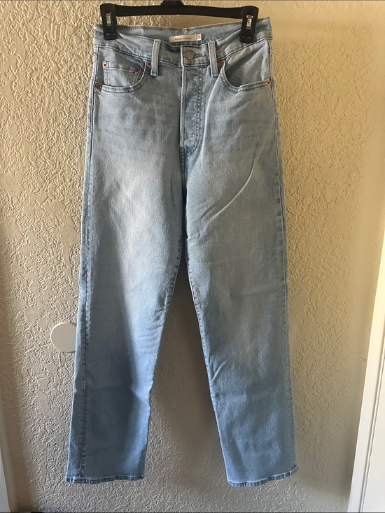 Levis Strauss Denim - Women's Straight Jeans in Light Blue Wash